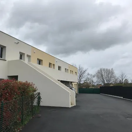 Appartement Numero 4 Ou Numero 8 Savigne-l'Eveque Exterior photo