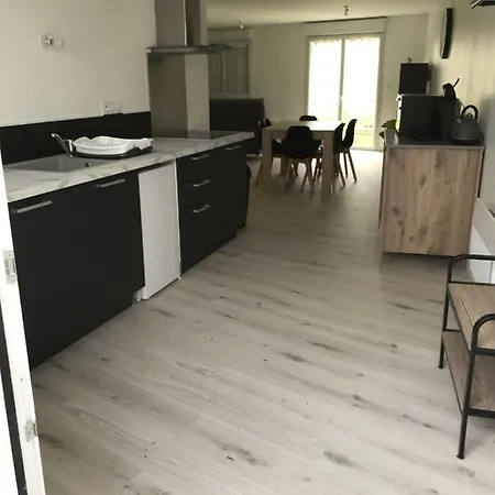 Appartement Numero 4 Ou Numero 8 Savigne-l'Eveque Exterior photo