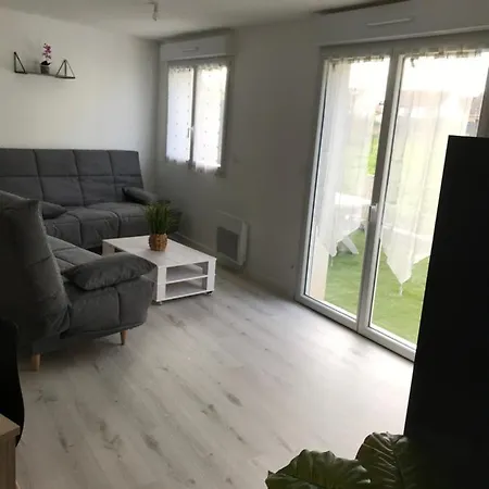 Appartement Numero 4 Ou Numero 8 Savigne-l'Eveque Exterior photo