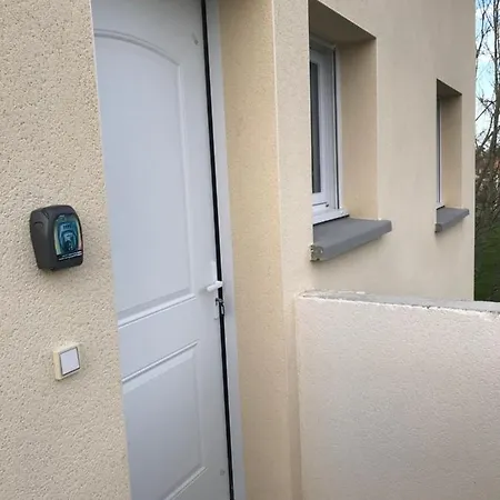 Appartement Numero 4 Ou Numero 8 Savigne-l'Eveque Exterior photo