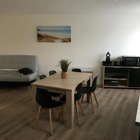 Appartement Numero 4 Ou Numero 8 Savigne-l'Eveque Exterior photo
